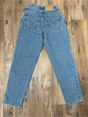 VTG 90s Levi’s 550 Relaxed Fit Tapered Leg Medium Wash High Waist Jeans